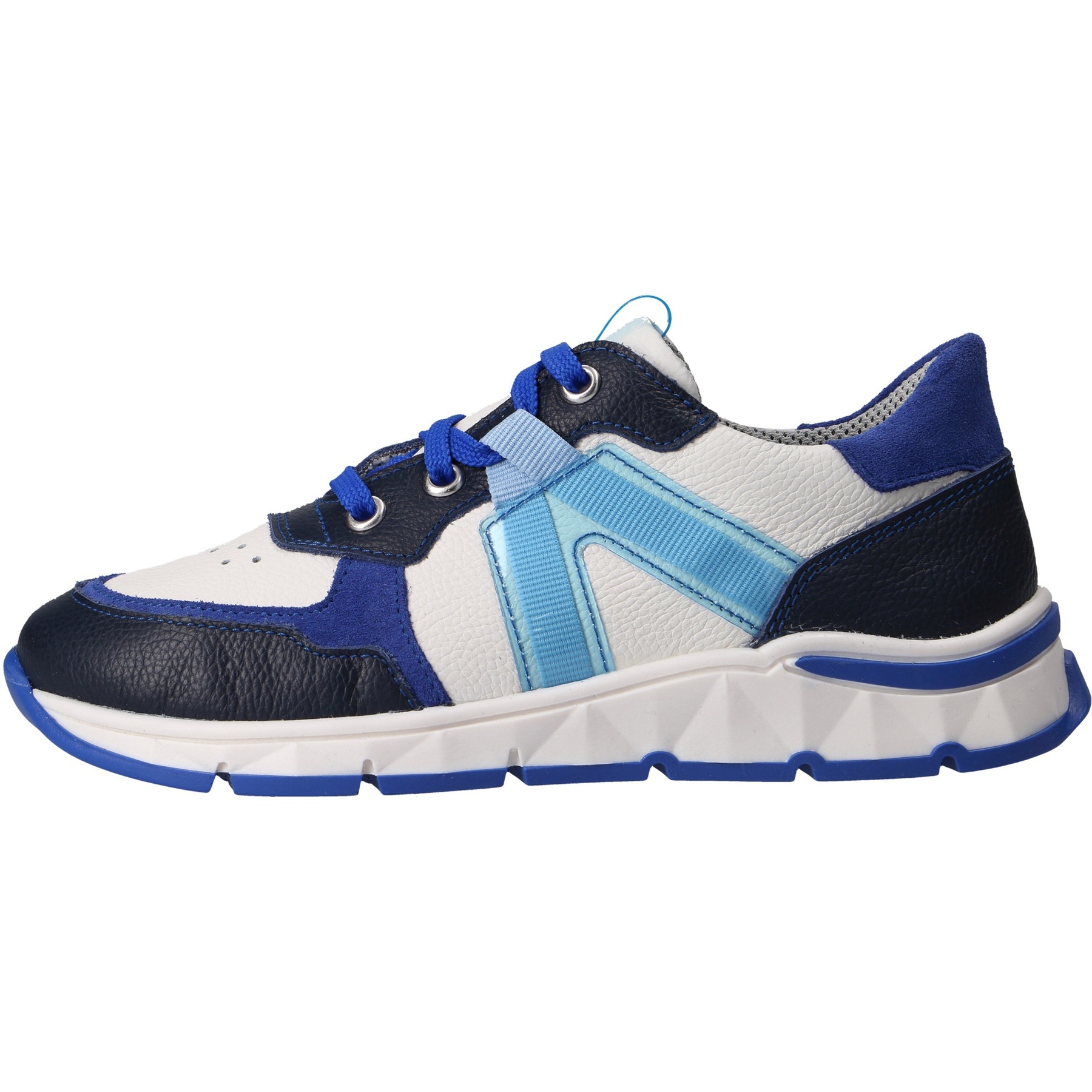 blaue sneaker seitenansicht links